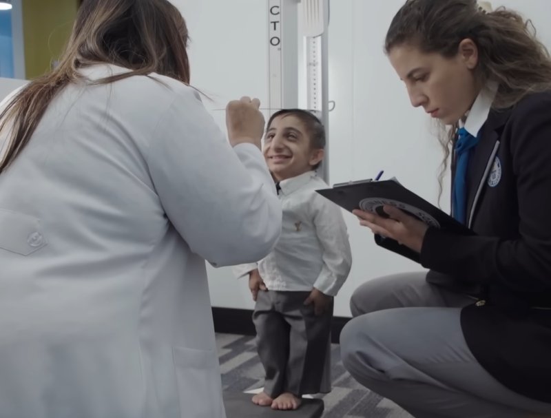 '세상에서 가장 작은 사람' 기네스북 오른 남성, 키가 몇이길래?