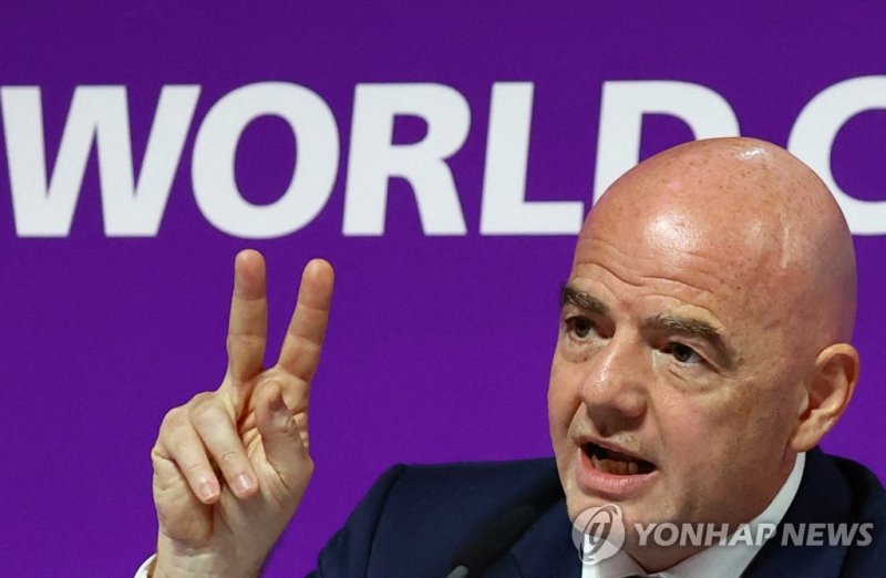 기자회견 하는 잔니 인판티노 FIFA 회장. Soccer Football - FIFA World Cup Qatar 2022 - FIFA Press Conference - Main Media Center, Doha, Qatar - December 16, 2022 FIFA president Gianni Infantino during the press conference REUTERS/Gareth Bumstead