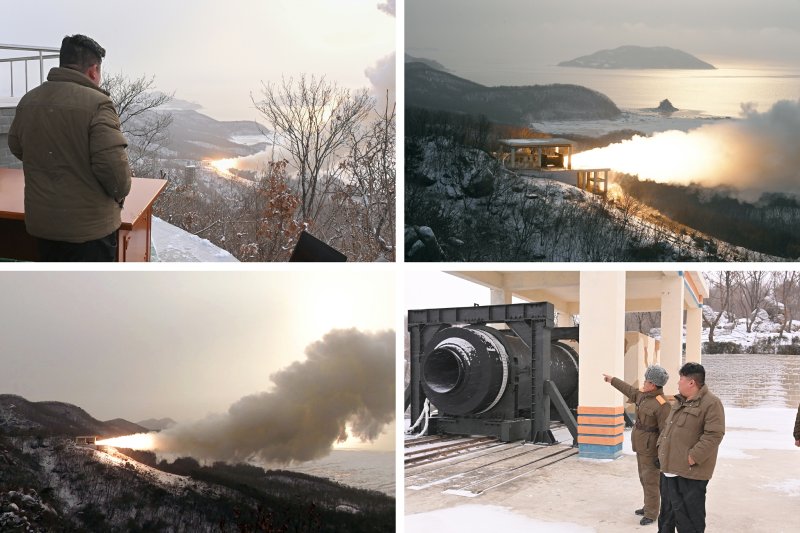 (평양 노동신문=뉴스1) = 북한은 16일 신형 대출력고체연료발동기의 지상분출시험을 성공적으로 진행했다고 밝혔다. 노동당 기관지 노동신문은 이번 시험을 '중대 시험'으로 명명하며 김정은 당 총비서가 서해위성발사장에서 진행된 시험을 직접 참관했다고 보도했다. '대출력고체연료발동기'는 탄도미사일 발사체에 사용될 수 있는 새 엔진을 지칭하는 것으로 보인다. [국내에서만 사용가능. 재배포 금지. DB 금지. For Use Only in the Republic of Korea. Redistribution Prohibited] rodongph