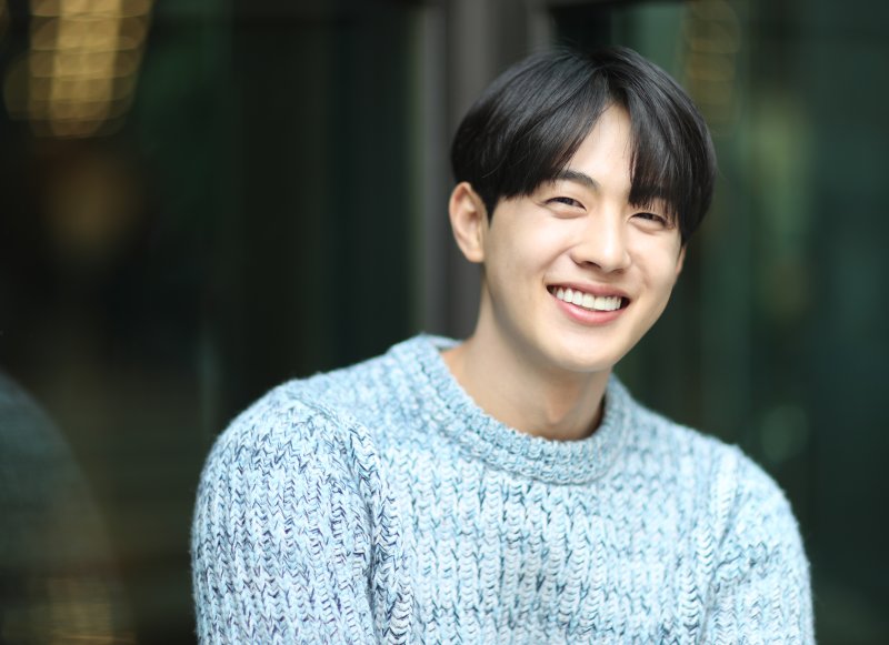 드라마 '치얼업' 배우 김현진 서울 종로구 뉴스1사옥에서 열린 뉴스1과의 인터뷰에 앞서 포즈를 취하고 있다. /뉴스1 ⓒ News1 권현진 기자