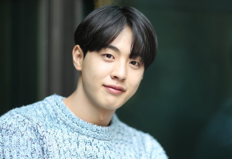 드라마 '치얼업' 배우 김현진이 서울 종로구 뉴스1사옥에서 열린 뉴스1과의 인터뷰에 앞서 포즈를 취하고 있다. /뉴스1 ⓒ News1 권현진 기자