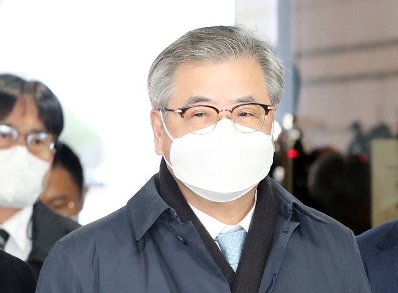 서훈 전 국가안보실장이 12월2일 서울중앙지방법원에서 진행된 구속 전 피의자심문(영장실질심사)에 출석하고 있다. (공동취재) 2022.12.2/뉴스1 ⓒ News1 황기선 기자