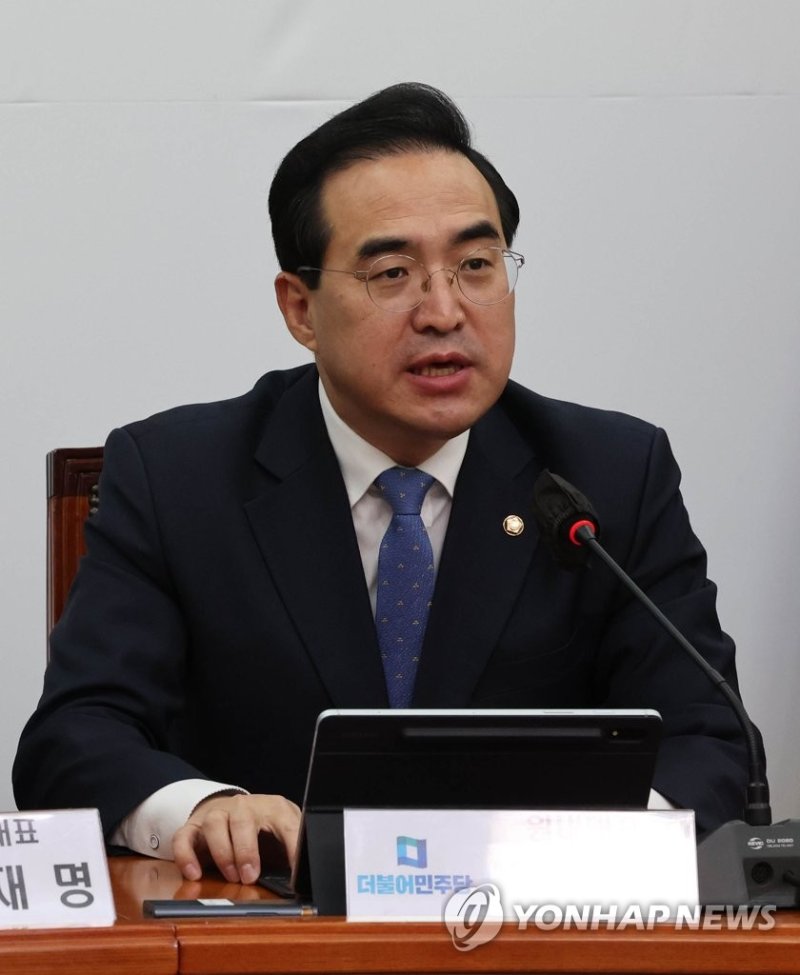 최고위 발언하는 박홍근 원내대표 최고위 발언하는 박홍근 원내대표 (서울=연합뉴스) 백승렬 기자 = 더불어민주당 박홍근 원내대표가 19일 국회에서 열린 최고위원회의에서 발언하고 있다. 2022.12.19 srbaek@yna.co.kr (끝)