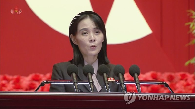 김여정, ICBM 실제각도 발사 관련 "곧 해보면 될 일" 북한, 김여정 육성연설 첫공개…대남 총괄·정치적 위상 과시 (서울=연합뉴스) 김정은 북한 국무위원장은 지난 10일 평양에서 열린 전국비상방역총화회의를 주재하며 신종 코로나바이러스 감염증(코로나19) 사태 종식을 선언했다. 김 위원장의 여동생인 김여정 노동당 부부장은 토론자로 나서 공개 연설을 통해 남측에 의해 코로나19가 북에 유입됐다고 주장하며 강력한 보복 대응을 검토하겠다고 위협했다. 북한 조선중앙TV는 11일 오후 김 부부장의 연설 전문을 육성으로 공개했다. [조선중앙