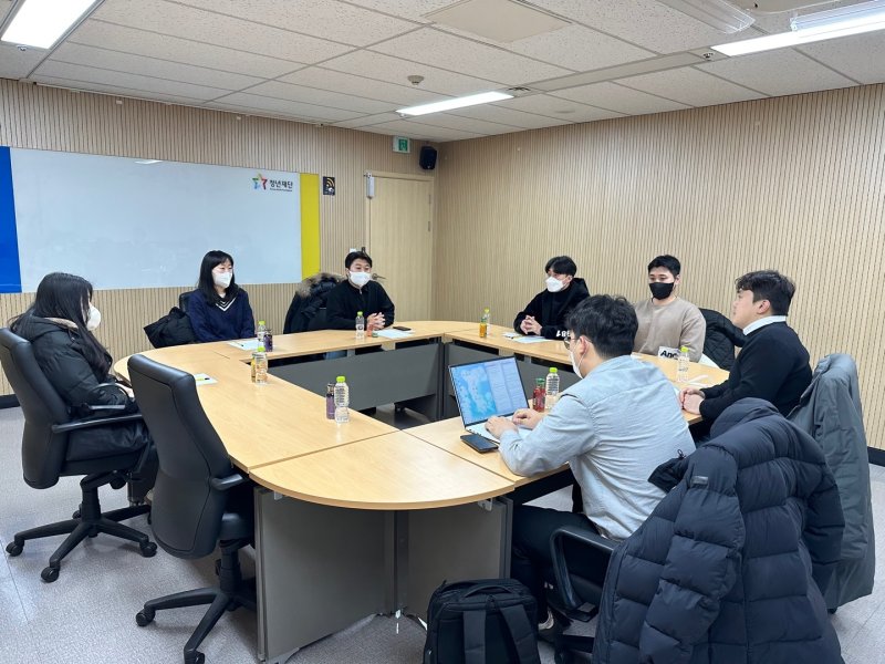 서울 종로구 청년재단 회의실에서 '금융 잡담회'가 열리고 있다. 2022.12.19/