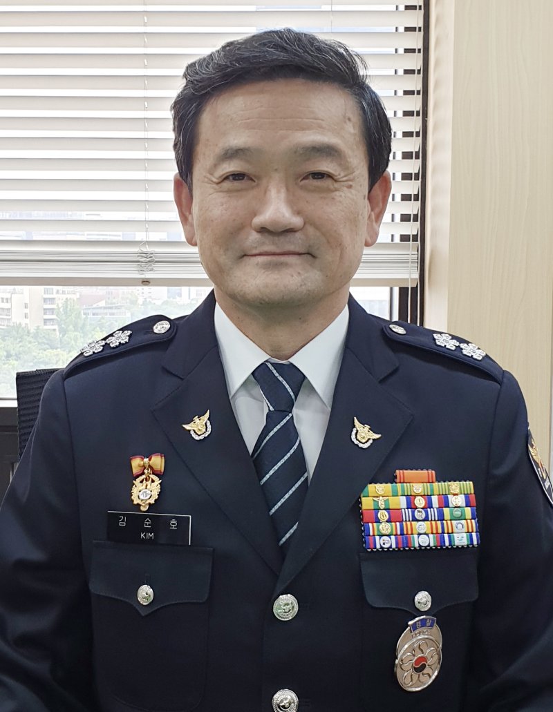 '경찰 서열 2위' 치안정감에 행안부 경찰국장 등 2명 승진(종합) - 파이낸셜뉴스