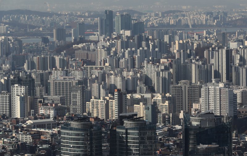 서울 남산에서 바라본 아파트 모습. 2022.12.19/뉴스1 ⓒ News1 송원영 기자