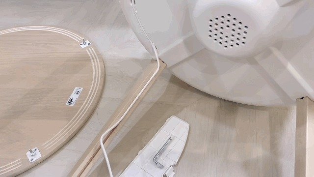 이케아 보조테이블 겸 공기청정기 '스타르크빈드'를 다리 부분에 전원선을 매립할 수 있다. ⓒ News1 이민주 기자