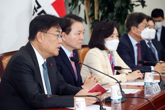 국민의힘 정진석 비대위원장이 26일 서울 여의도 국회에서 열린 비대위원회에서 발언하고 있다. 사진=서동일 기자