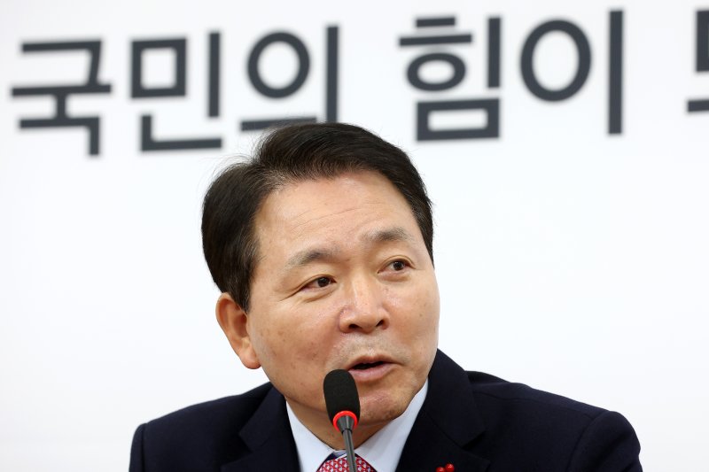 합의문 잉크도 안말랐는데 일몰법안 '안갯속'..안전운임제-추가연장근로제 논의 '난항'