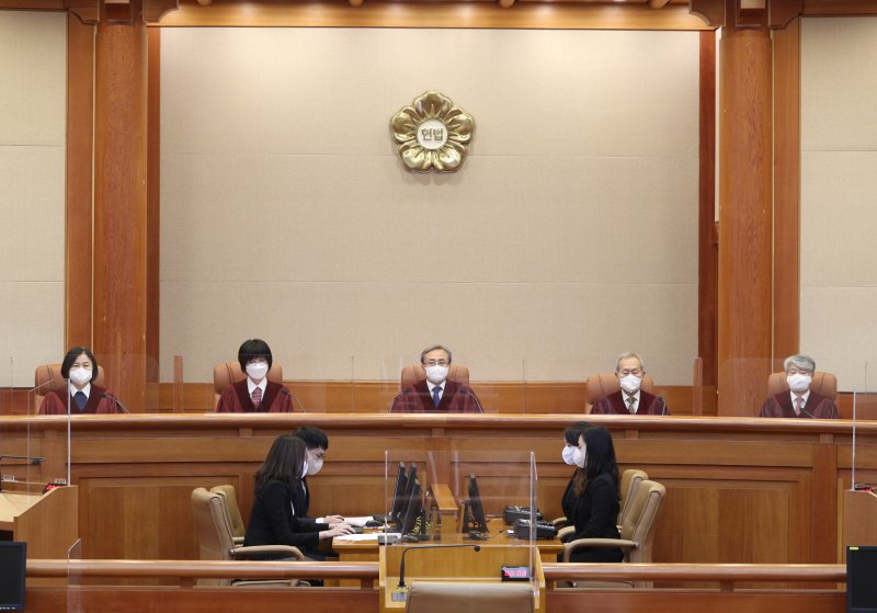 유남석 헌법재판소장(가운데)과 재판관들. ⓒ News1 신웅수 기자 /사진=뉴스1