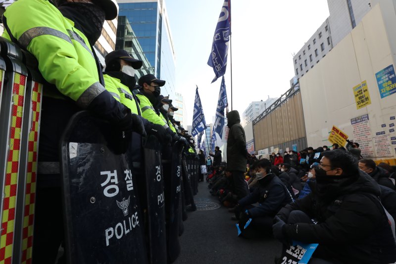 점거 농성때 적용되는 '건조물침입죄', 건물 '개방성' 따라 불법 여부 갈렸다