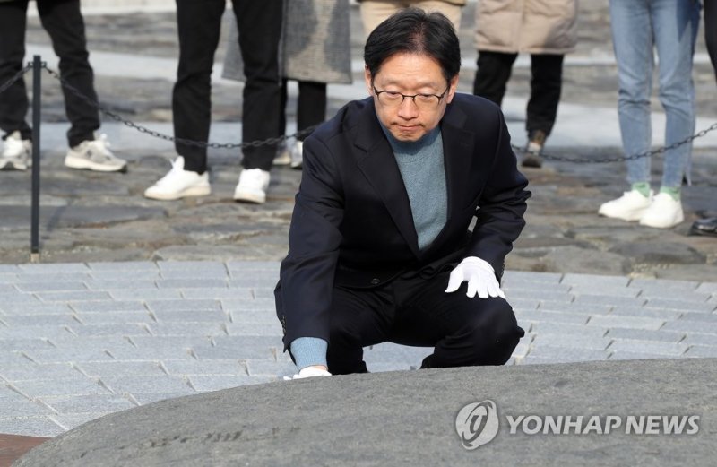 '복권없는 사면' 김경수, '단일대오' 민주 구심점 되나