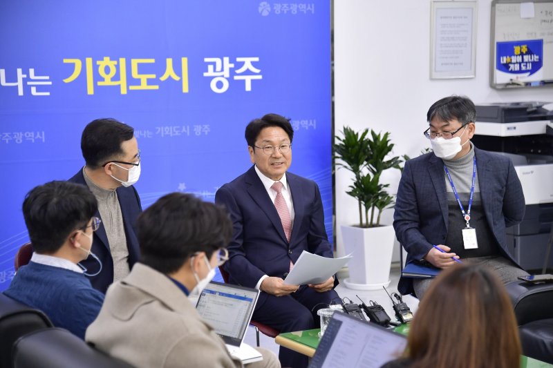 어등산 복합쇼핑몰 관련 설명하는 강기정 광주시장. (사진=광주시 제공) *재판매 및 DB 금지