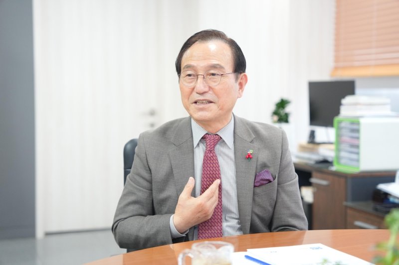 인터뷰하는 박상돈 천안시장 [천안시 제공. 재판매 및 DB 금지]