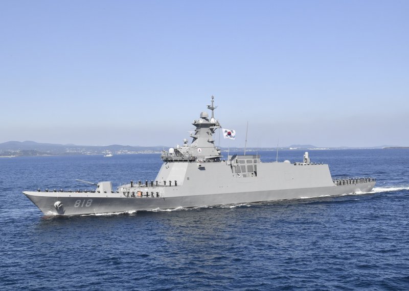 해해군이 진해와 평택 군항에서 30여 년간 바다를 호위했던 전남함· 제주함, 초계함 속초함·영주함, 참수리 325호정 등 함정 8척이 현역에서 물러나고 더욱 강력한 군함으로 세대교체된다고 30일 밝혔다. 사진은 항해하는 2800톤급 차기 호위함 대구함. 사진=해군 제공