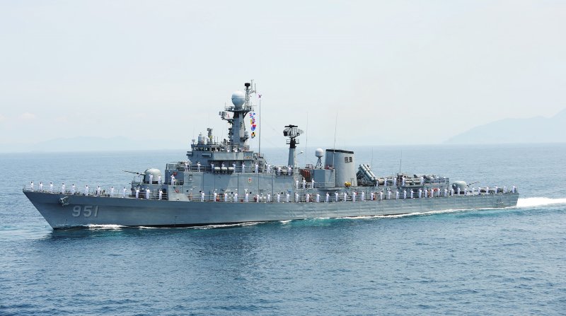 해군이 진해와 평택 군항에서 30여 년간 바다를 호위했던 전남함· 제주함, 초계함 속초함·영주함, 참수리 325호정 등 함정 8척이 현역에서 물러나고 더욱 강력한 군함으로 세대교체된다고 30일 밝혔다. 사진은 항해하는 1500톤급 호위함 울산함. 사진=해군 제공