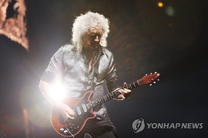 이것이 레전드의 기타 선율 이것이 레전드의 기타 선율 (서울=연합뉴스) 18일 오후 서울 구로구 고척스카이돔에서 열린 '현대카드 슈퍼콘서트 25 퀸'에서 퀸의 기타리스트 브라이언 메이가 연주하고 있다. 2020.1.18 [현대카드 제공. 재판매 및 DB 금지] photo@yna.co.kr (끝)