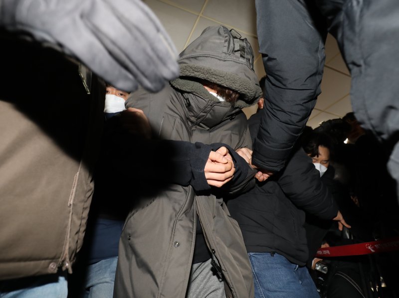 구속 직전 이기영. 2022.12.28/뉴스1 ⓒ News1 송원영 기자 /사진=뉴스1