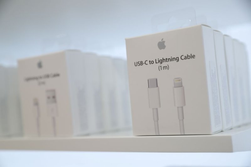 USB-C 충전기와 애플 라이트닝 충전기 *재판매 및 DB 금지