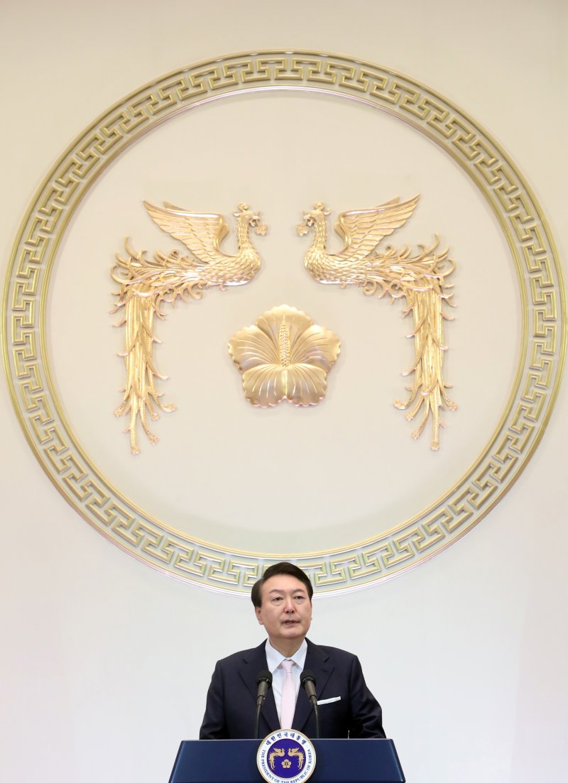 [서울=뉴시스] 홍효식 기자 = 윤석열 대통령이 2일 오전 청와대 영빈관에서 열린 2023년 신년 인사회에서 발언하고 있다. 2023.01.02. yesphoto@newsis.com