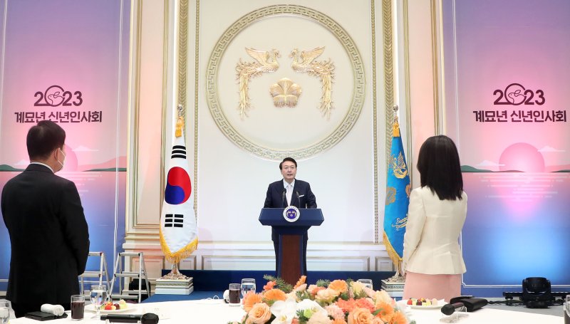 [서울=뉴시스] 홍효식 기자 = 윤석열 대통령이 2일 오전 청와대 영빈관에서 열린 2023년 신년 인사회에서 발언하고 있다. 2023.01.02. yesphoto@newsis.com