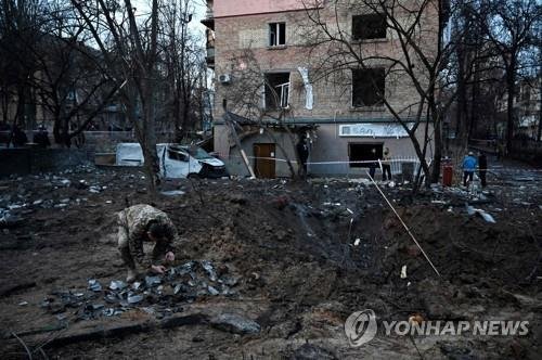 31일 폭격당한 키이우 민가 [AFP=연합뉴스 자료사진]
