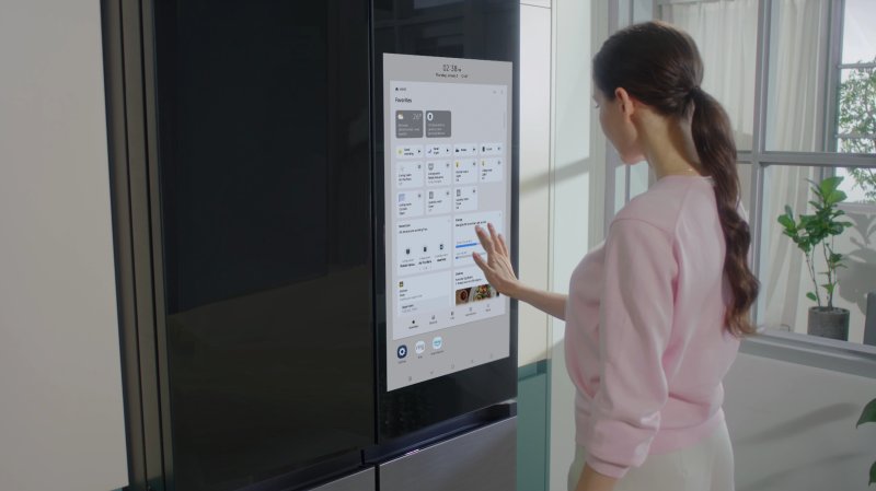 ‘초연결’ vs ‘업가전’… 삼성-LG, 프리미엄 제품 맞대결 [미리보는 CES 2023]