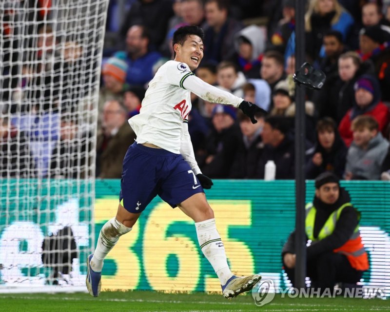 ‘드디어 터졌다’ 손흥민의 리그 4호골 … 마스크벗고 포효한 캡틴 Son