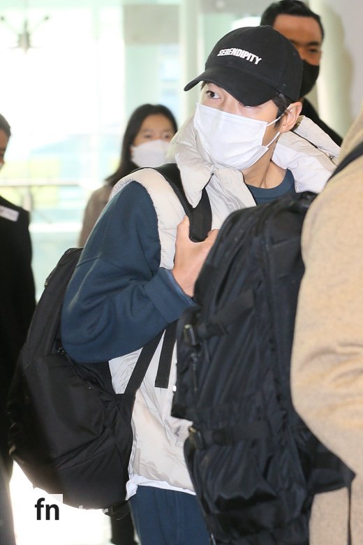 [포토] 송중기, '백팩메고 소탈하게'