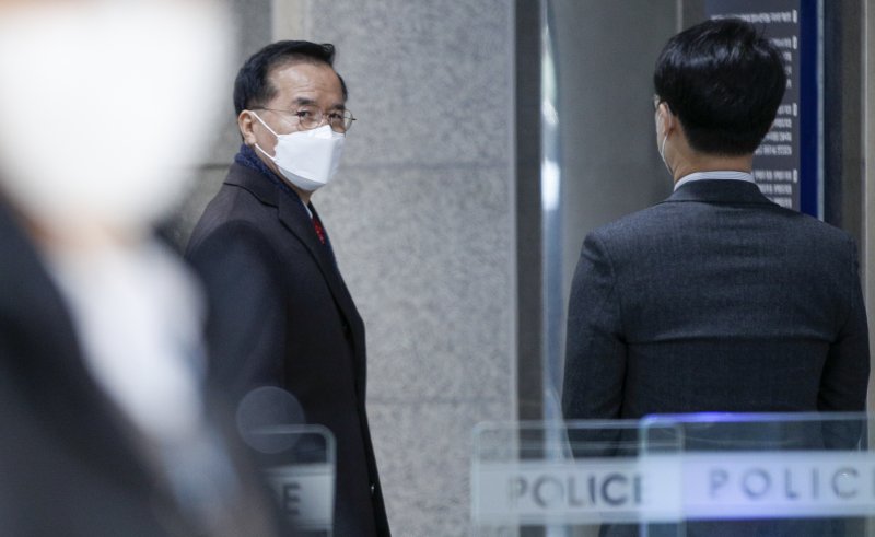 김광호 서울경찰청장이 2일 오전 서울 마포구 경찰청 이태원 사고 특별수사본부에 피의자 신분 조사에 출석하고 있다./사진=뉴스1