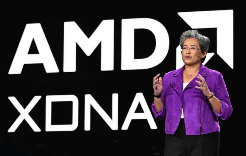 세계 최대 가전·정보기술(IT) 전시회 CES 2023 개막을 하루 앞둔 4일(현지시간) 미국 네바다주 베네시안 엑스포에서 리사 수 AMD 회장이 개막 기조연설을 하고 있다. 2023.1.5/사진=뉴스1화상