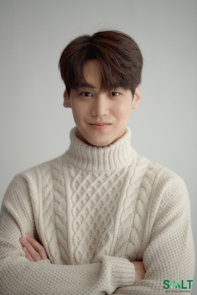 홍승범, '성스러운 아이돌' 리더…김민규와 호흡 - 파이낸셜뉴스