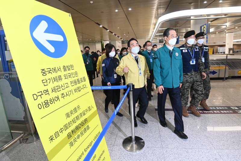 한총리 "홍콩·마카오도 출발 전 PCR...실내 마스크해제 중국 변수"