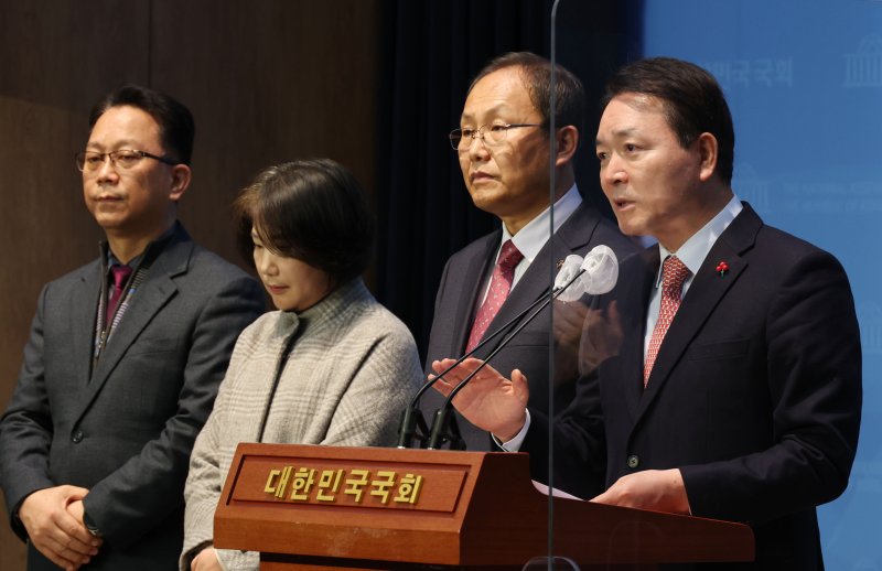 與, 尹 교육개혁 '유보 통합' 시동 걸기..당정 발맞추며 국정동력 싣는다