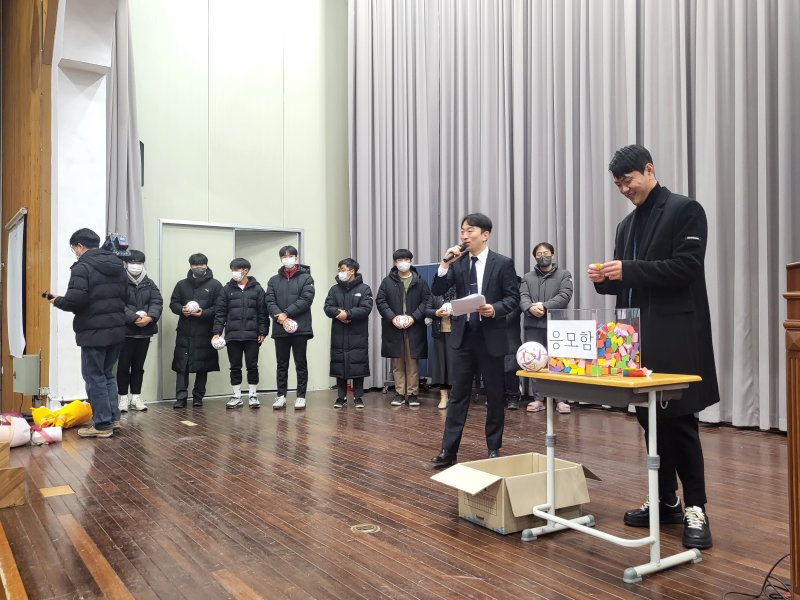 [전주=뉴시스]이동민 기자 = 6일 김영권 선수는 모교인 전북 전주공업고등학교를 찾아 후배들과 소통의 시간을 가졌다. *재판매 및 DB 금지