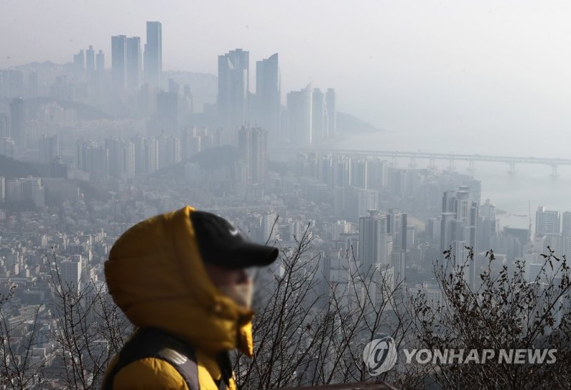 한총리 "전국 초미세먼지 위기경보...배출감축" 지시