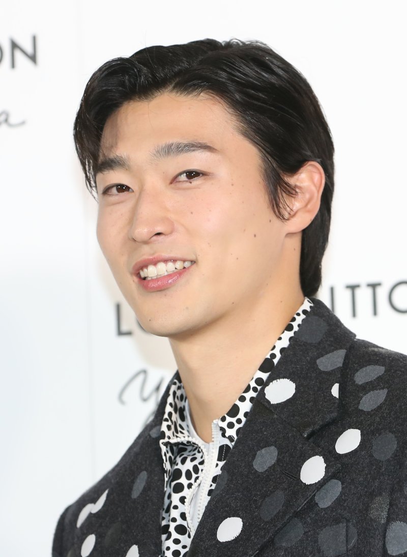 축구 국가대표 선수 조규성이 6일 서울 강남구 루이비통 메종 서울에서 열린 루이비통과 쿠사마 야요이와의 협업 기념행사에서 치명적인 매력을 발산하고 있다. ⓒ News1 권현진 기자