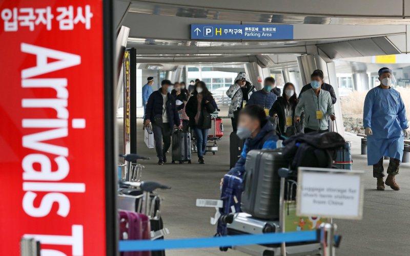 中 내일부터 입국자 격리 해제..공항 PCR 검사도 면제