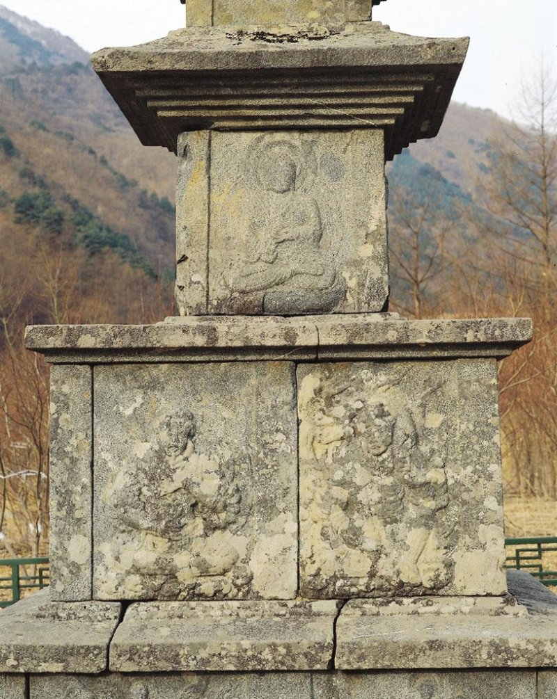 진전사지 삼층석탑 동측모습 [문화재청 국가문화유산포털 제공. 재판매 및 DB 금지]