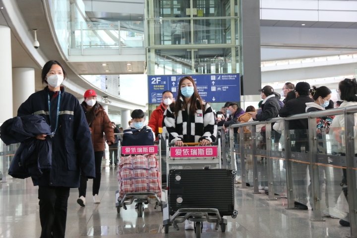 중국 강제격리 폐지 첫날 베이징 서우두 공항 [촬영 한종구 기자]