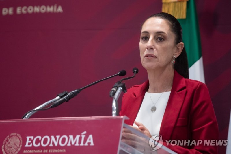 클라우디아 셰인바움 멕시코시티 시장 epa10104779 The head of government of the Mexican capital Claudia Sheinbaum speaks during his participation in the presentation of the project to Promote the Film Sector in Mexico City, Mexico, 03 August 2022. The filming of series in Mexican territory has grown 70 percent in the