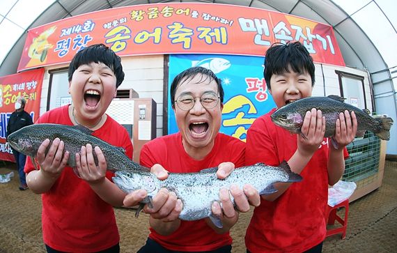 평창송어축제, 10일 만에 12만명 다녀가