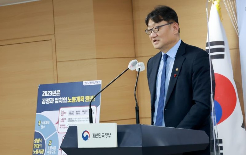 사전 브리핑 하는 권기섭 차관 [연합뉴스 자료 사진]