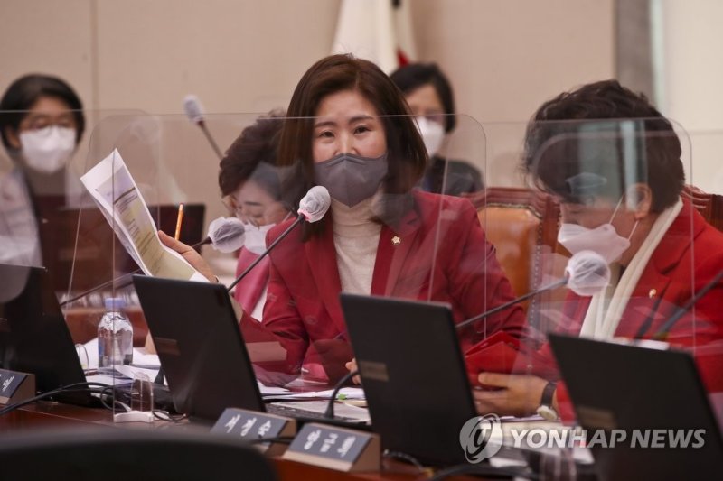 與 "野 난방비 폭등에 포퓰리즘 정치..추경·횡재세 일고의 가치도 없어"