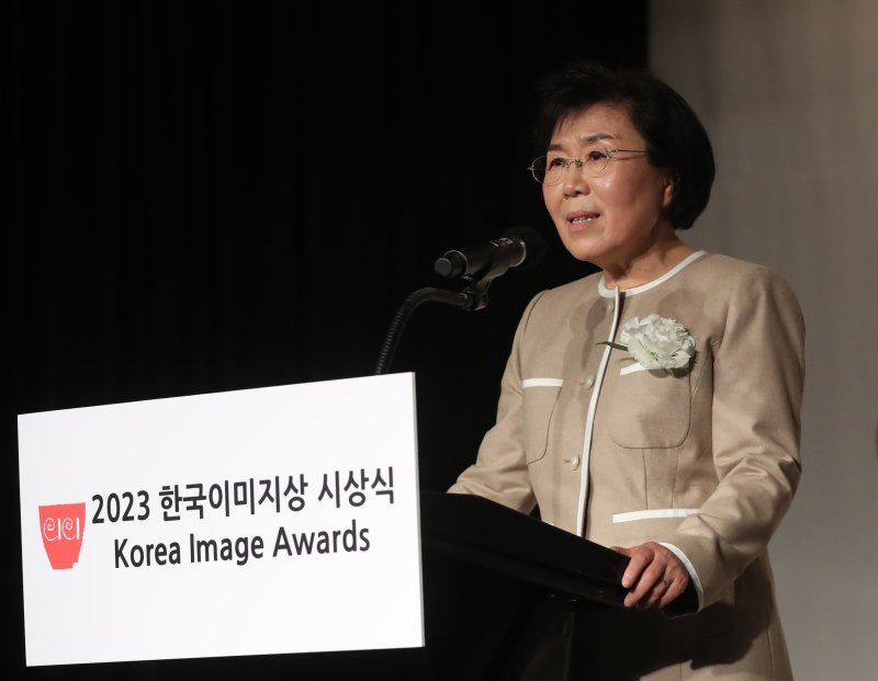 최정화 한국이미지커뮤니케이션연구원(CICI) 이사장이 11일 서울 강남구 인터컨티넨탈호텔 서울 코엑스에서 열린 '한국이미지상 2023'에서 개회사를 하고 있다. 2023.1.11/뉴스1 ⓒ News1 송원영 기자