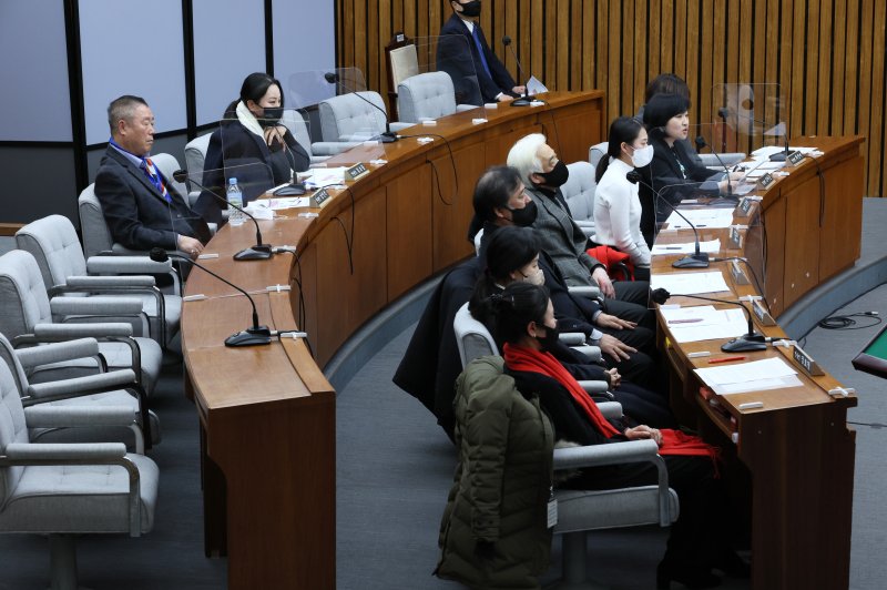 "장관 말 2차 가해" "인원 더 투입됐다면.." 이태원 참사 유가족·생존자 공청회서 정부 책임 질타