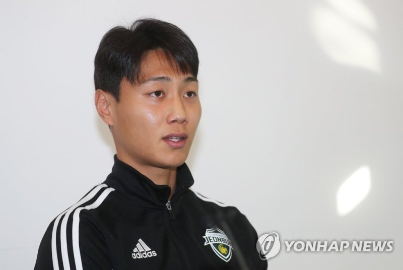 전북 현대 백승호 인터뷰 전북 현대 백승호 인터뷰 (완주=연합뉴스) 최영수 기자 = 프로축구 K리그1 전북 현대의 백승호가 12일 전북 완주군 클럽하우스에서 기자들과 인터뷰를 하고 있다. 2023.1.12 kan@yna.co.kr (끝)