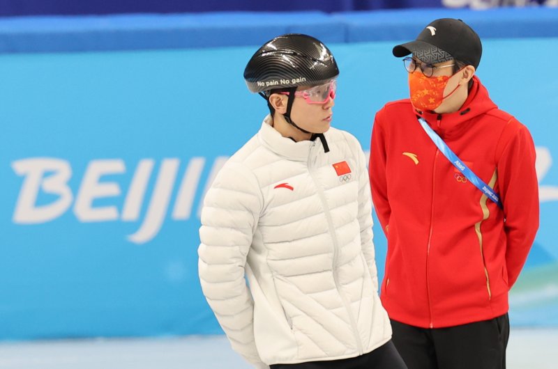 2022 베이징 올림픽 당시 중국 쇼트트랙 대표팀에서 함께 했던 김선태 전 감독(오른쪽)과 빅토르 안. /뉴스1 DB ⓒ News1 안은나 기자 /사진=뉴스1