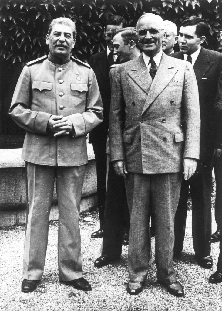 1945년 7월 포츠담 회담에서 스탈린과 트루먼 미국 대통령 [열린책들 제공. 재판매 및 DB금지]